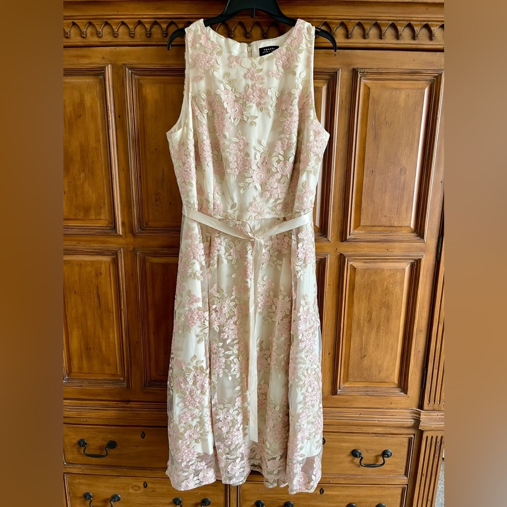 Tahari formal dress 👗